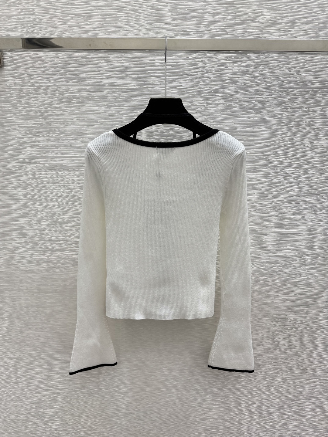 🆕CH家🆕  早秋新款  撞色挂脖针织长袖 颜色：黑色 白色 尺码：36.38.40      