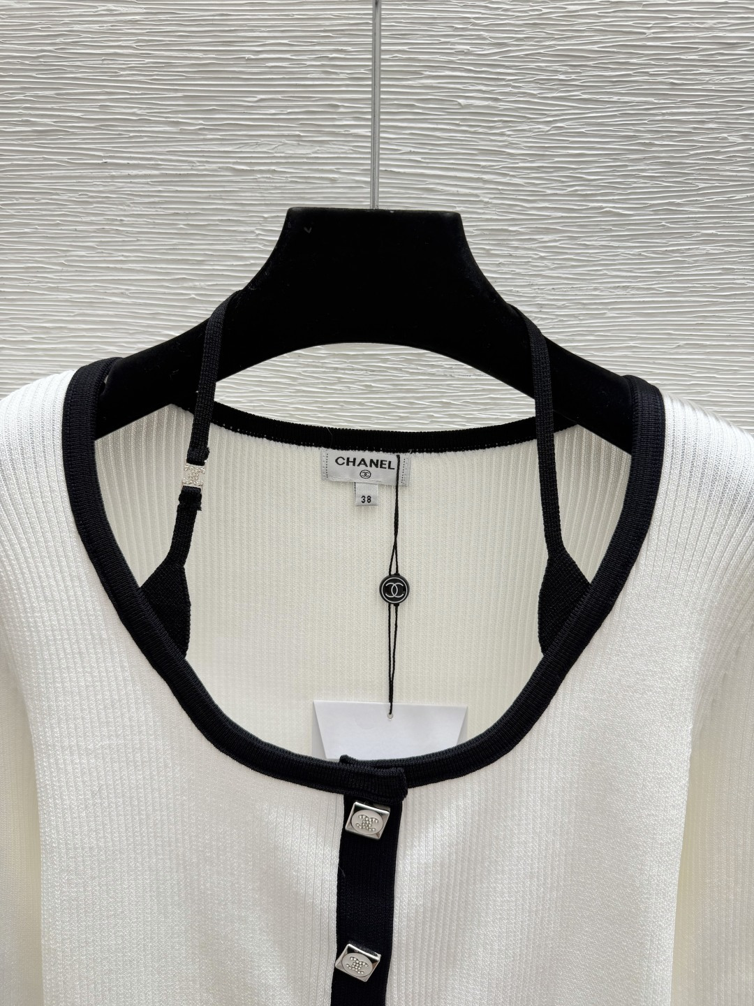 🆕CH家🆕  早秋新款  撞色挂脖针织长袖 颜色：黑色 白色 尺码：36.38.40      