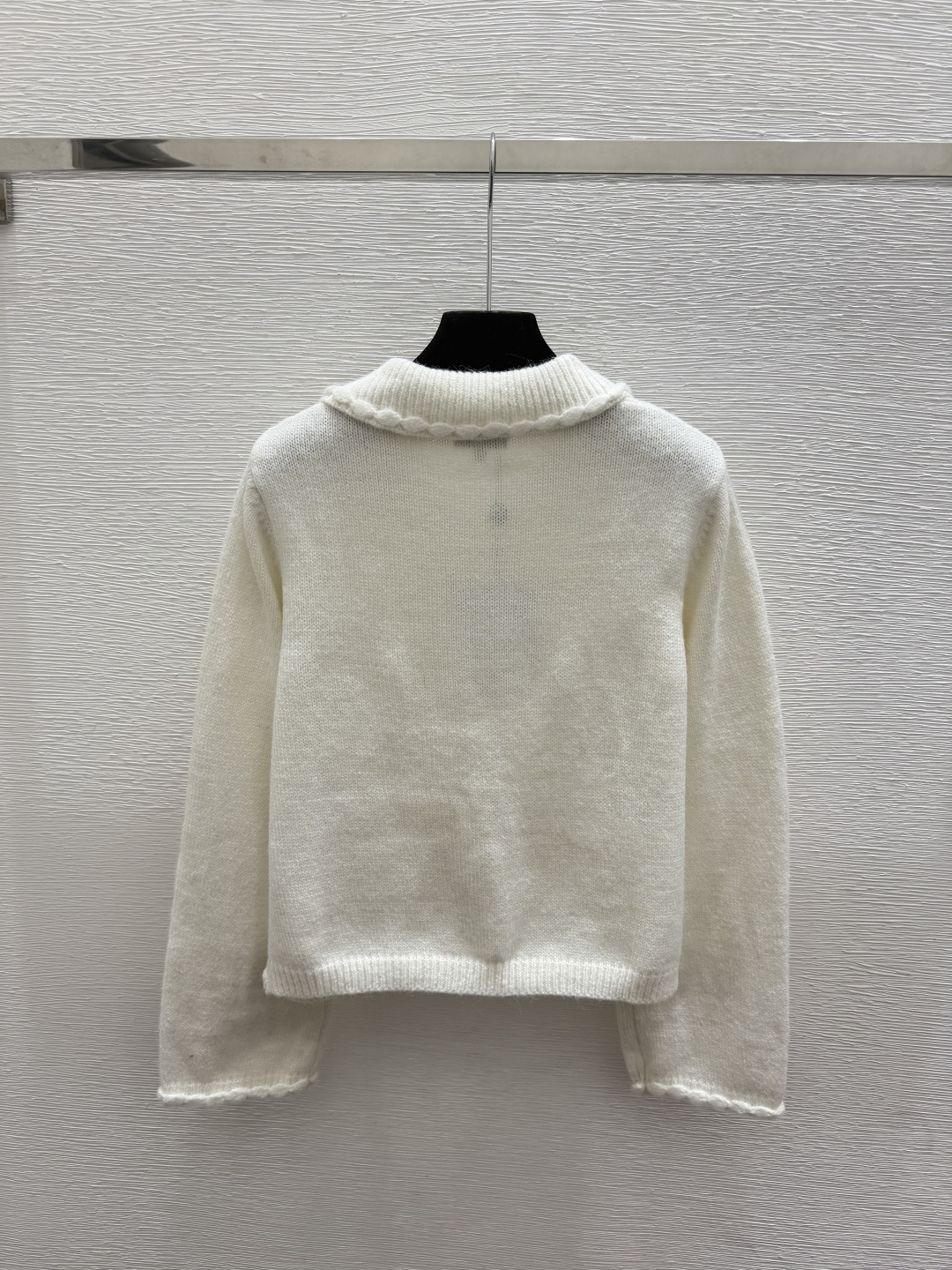 🆕CH家🆕  早秋新款  纯色翻领针织长袖开衫 颜色：白色 粉色 红色 尺码：36.38.40      