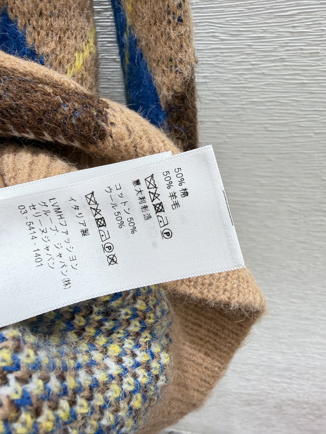🆕CE家🆕  早秋新款  撞色菱格V领针织长袖开衫 颜色：卡其 尺码：36.38.40      