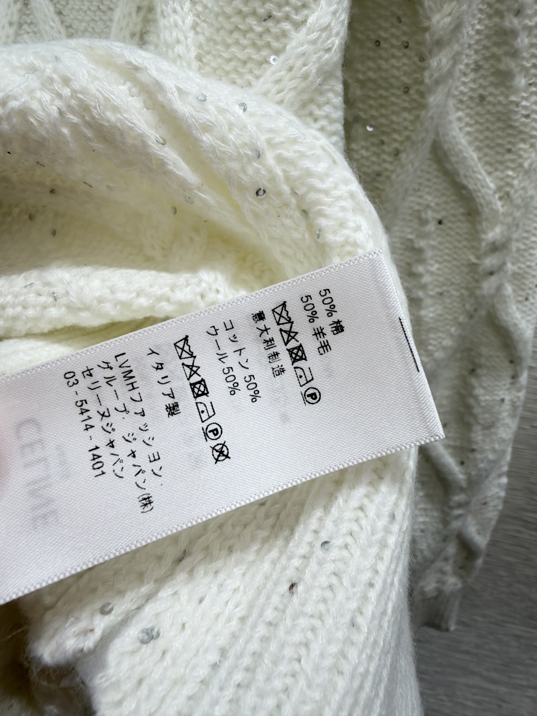 🆕CE家🆕  早秋新款  撞色字母高领针织长P袖开衫 颜色：白色 黑色 尺码：36.38.40      