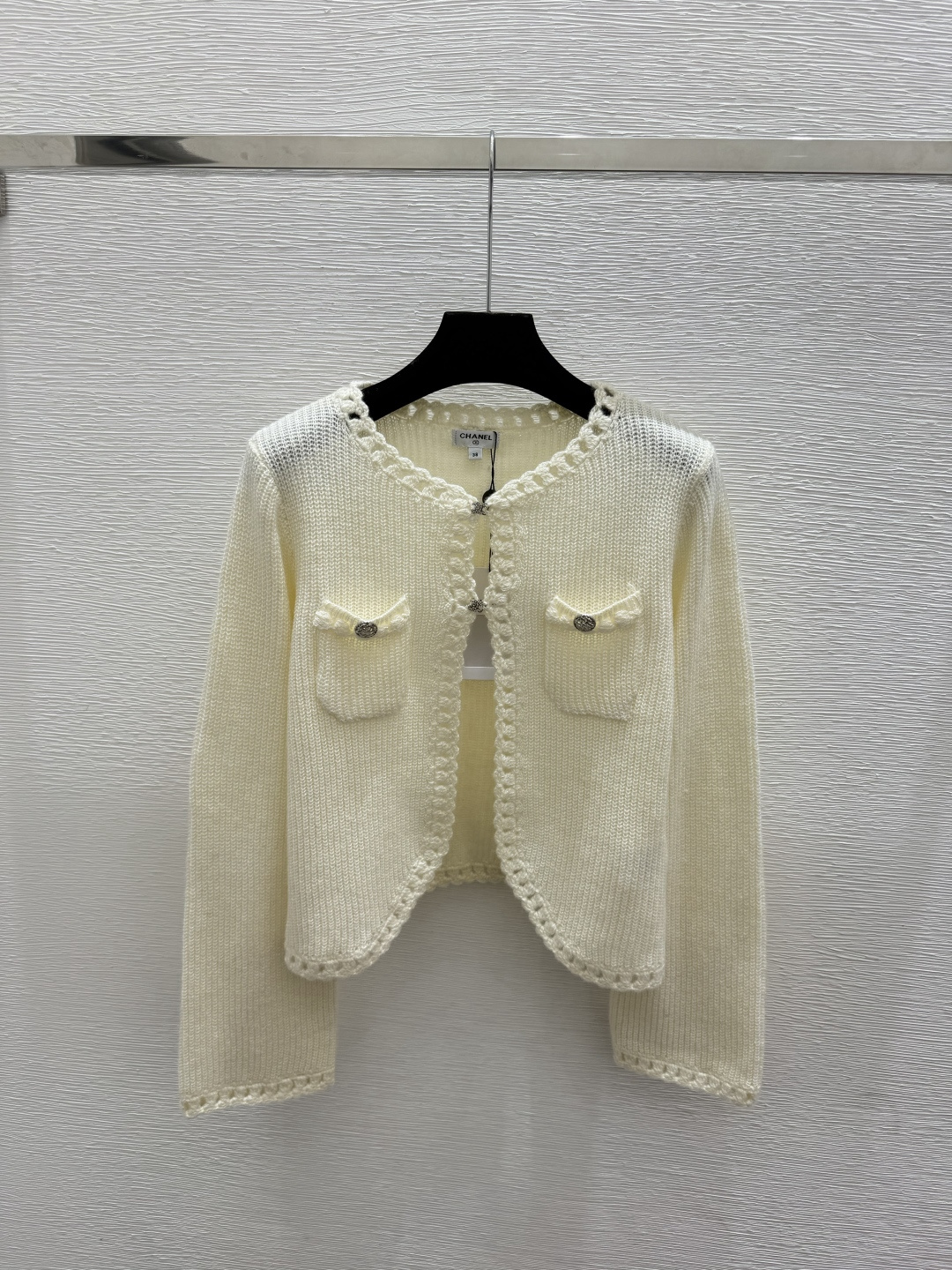 🆕CH家🆕  早秋新款  纯色简约圆领针织长袖开衫 颜色：杏色 粉色 蓝色 尺码：36.38.40      