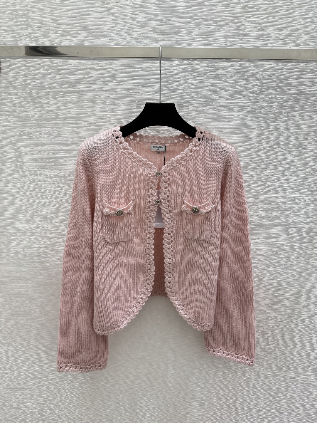 🆕CH家🆕  早秋新款  纯色简约圆领针织长袖开衫 颜色：杏色 粉色 蓝色 尺码：36.38.40      