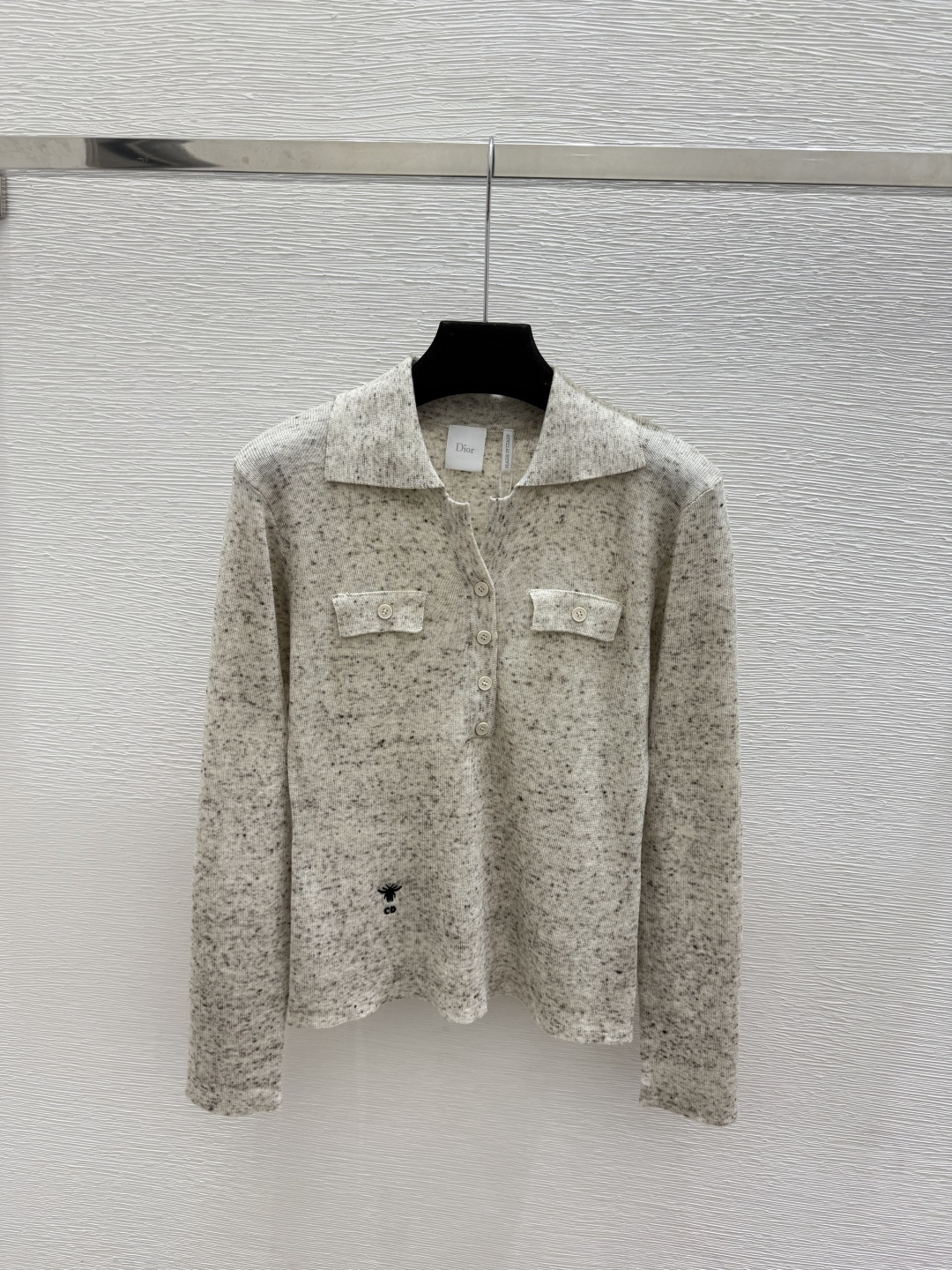 🆕D家🆕  早秋新款  纯色翻领针织长袖 颜色：杏色 灰色 尺码：36.38.40      