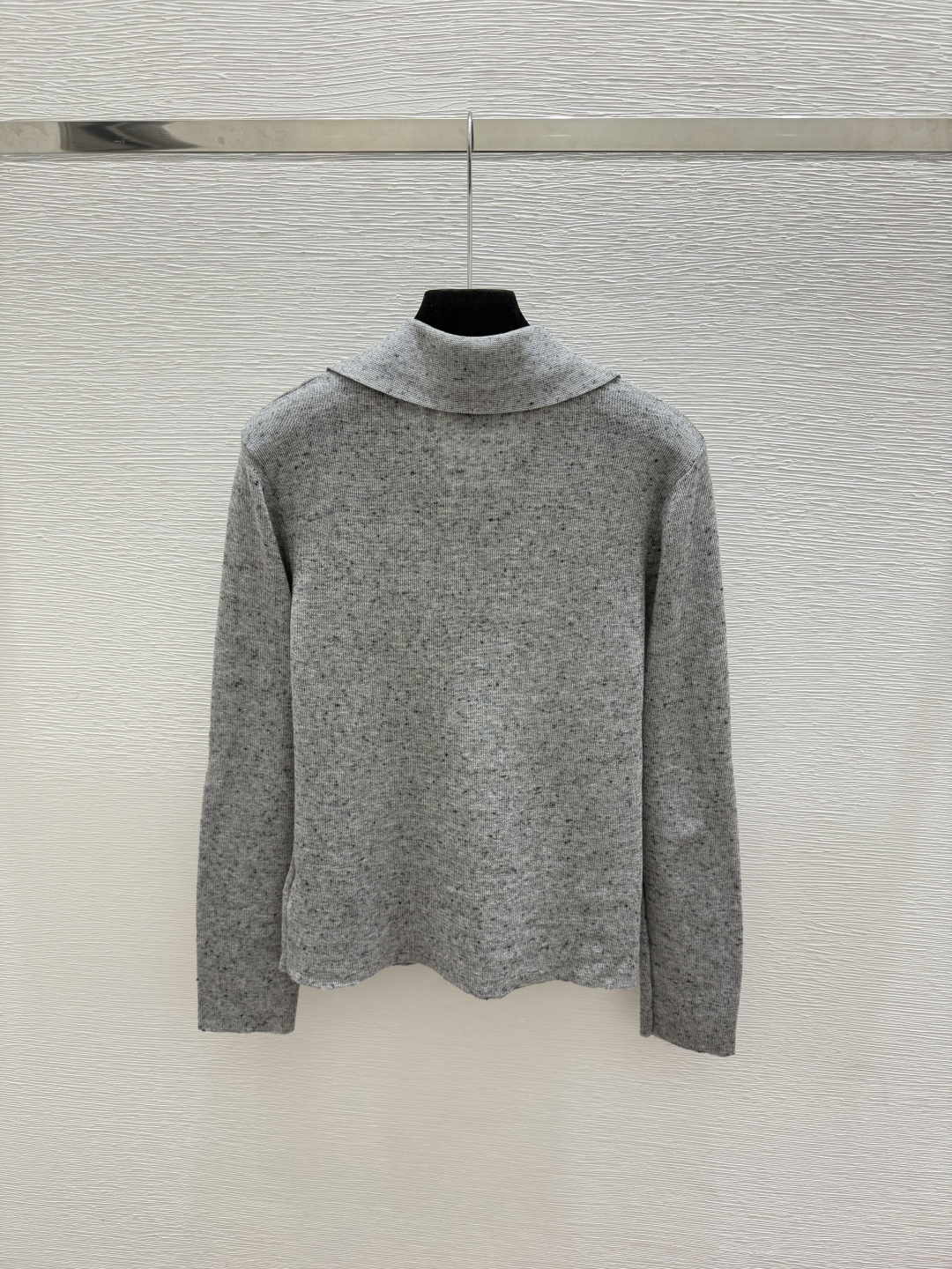 🆕D家🆕  早秋新款  纯色翻领针织长袖 颜色：杏色 灰色 尺码：36.38.40      