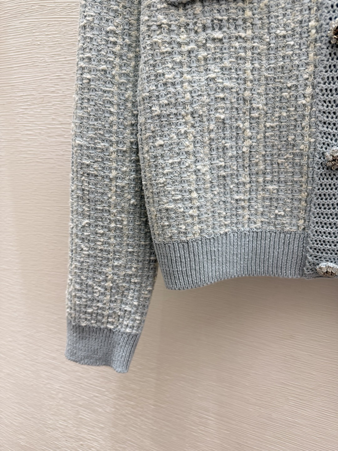 🆕CH家🆕  早秋新款  纯色简约圆领针织长袖开衫 颜色：蓝色 尺码：36.38.40      