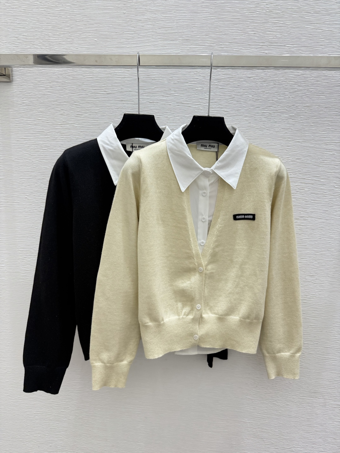 🆕M家🆕  早秋新款  撞色假两件翻领针织长袖 颜色：杏色 黑色 尺码：36.38.40      