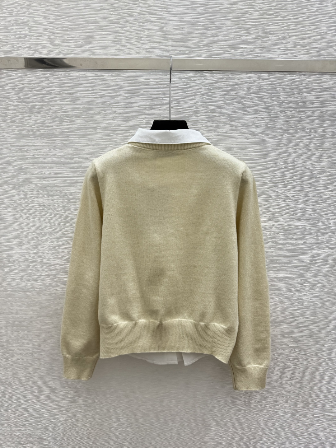 🆕M家🆕  早秋新款  撞色假两件翻领针织长袖 颜色：杏色 黑色 尺码：36.38.40      