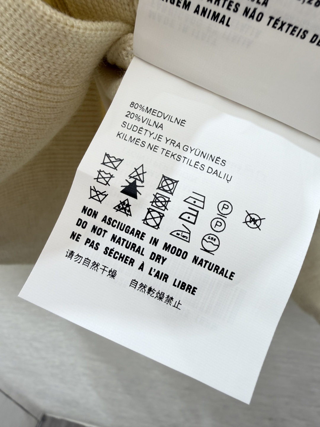 🆕M家🆕  早秋新款  撞色假两件翻领针织长袖 颜色：杏色 黑色 尺码：36.38.40      