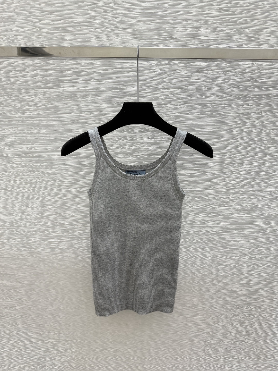 🆕P家🆕  早秋新款  纯色简约圆领针织背心 颜色：黑色 灰色 尺码：36.38.40      