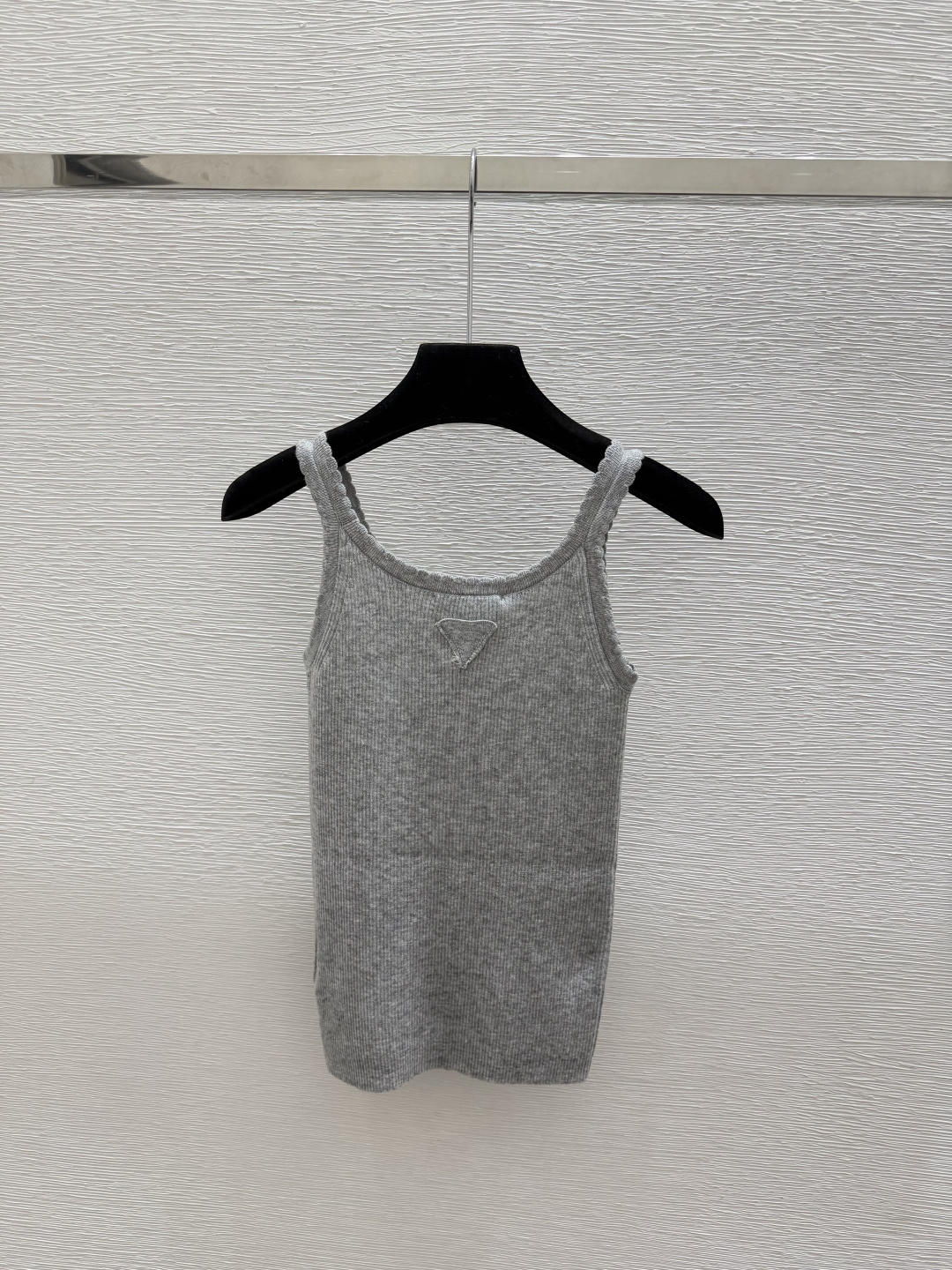 🆕P家🆕  早秋新款  纯色简约圆领针织背心 颜色：黑色 灰色 尺码：36.38.40      