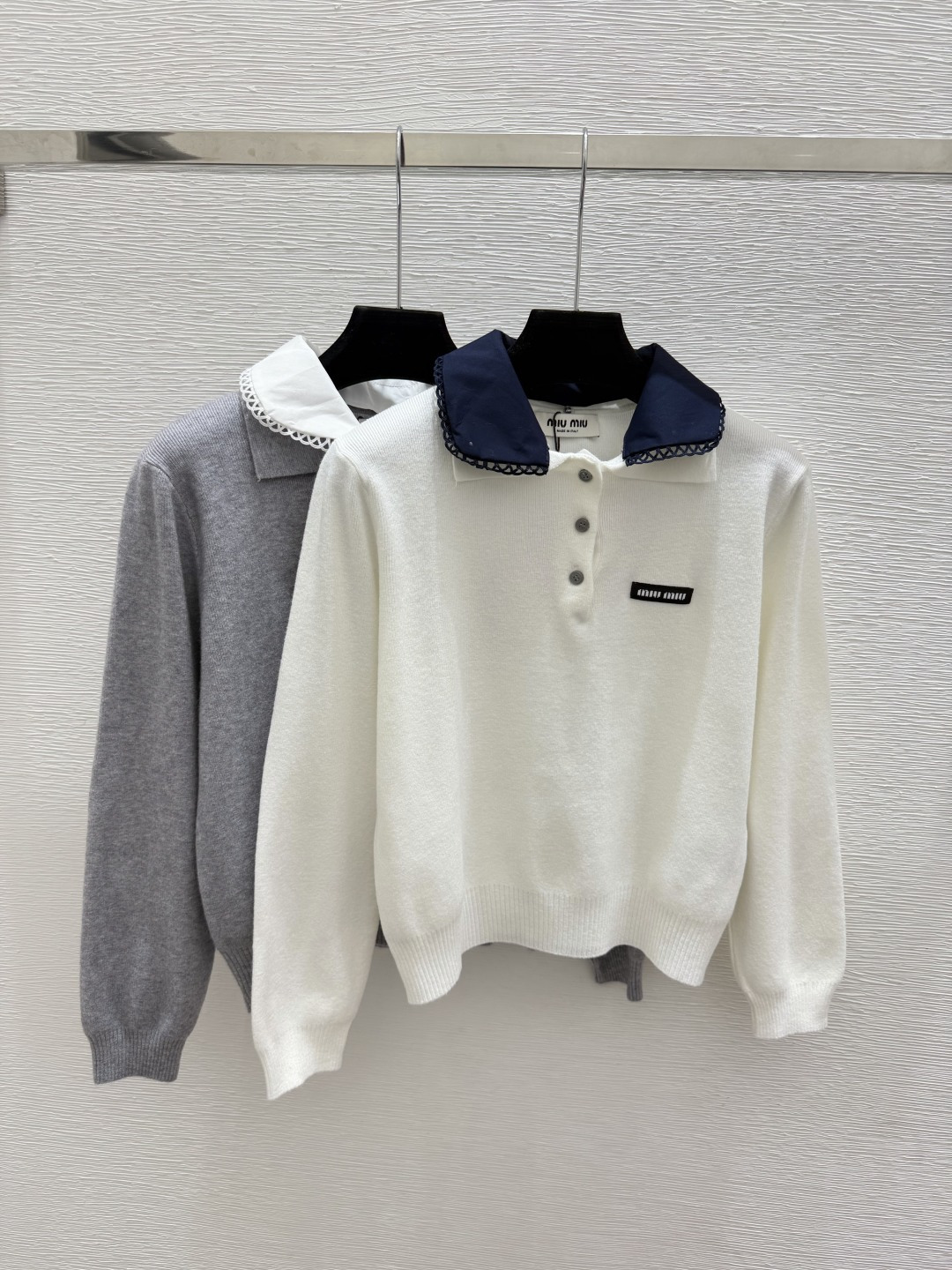🆕M家🆕  早秋新款  撞色翻领针织长袖 颜色：白色 灰色 尺码：36.38.40      
