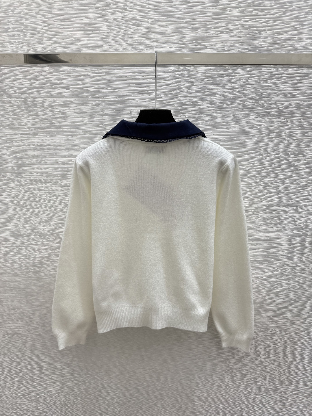 🆕M家🆕  早秋新款  撞色翻领针织长袖 颜色：白色 灰色 尺码：36.38.40      