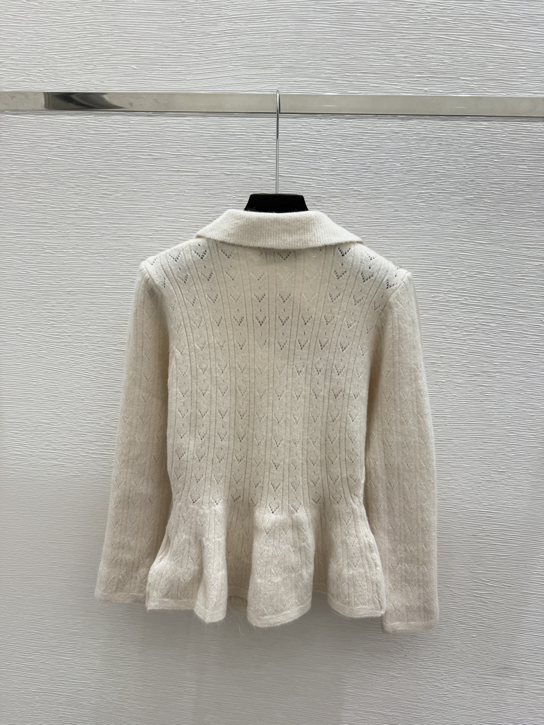🆕M家🆕  早秋新款  纯色翻领针织长袖开衫 颜色：杏色 灰色 尺码：36.38.40      
