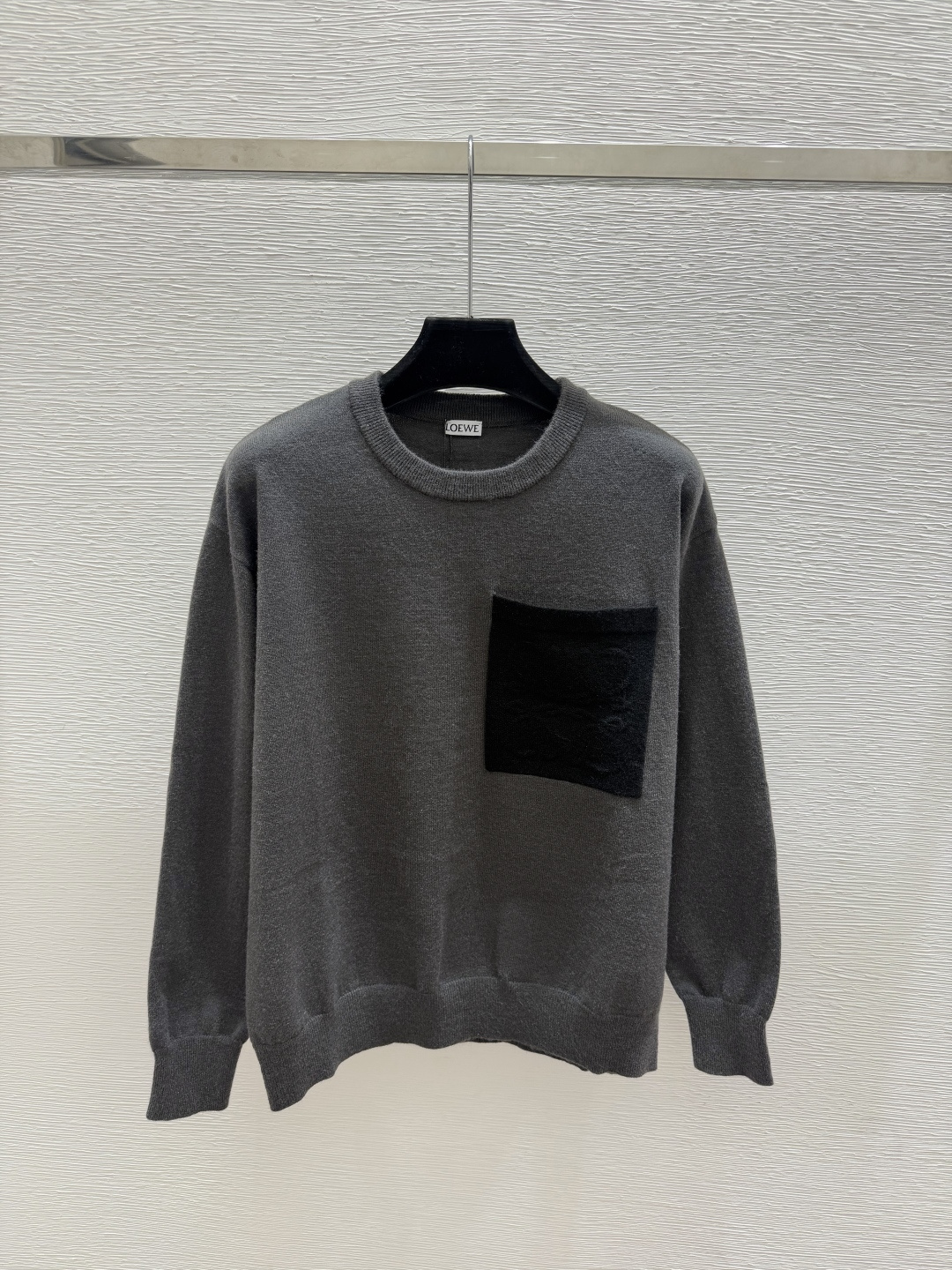 🆕LO家🆕  早秋新款  撞色简约圆领针织长袖 颜色：酒红 灰色 尺码：36.38.40      