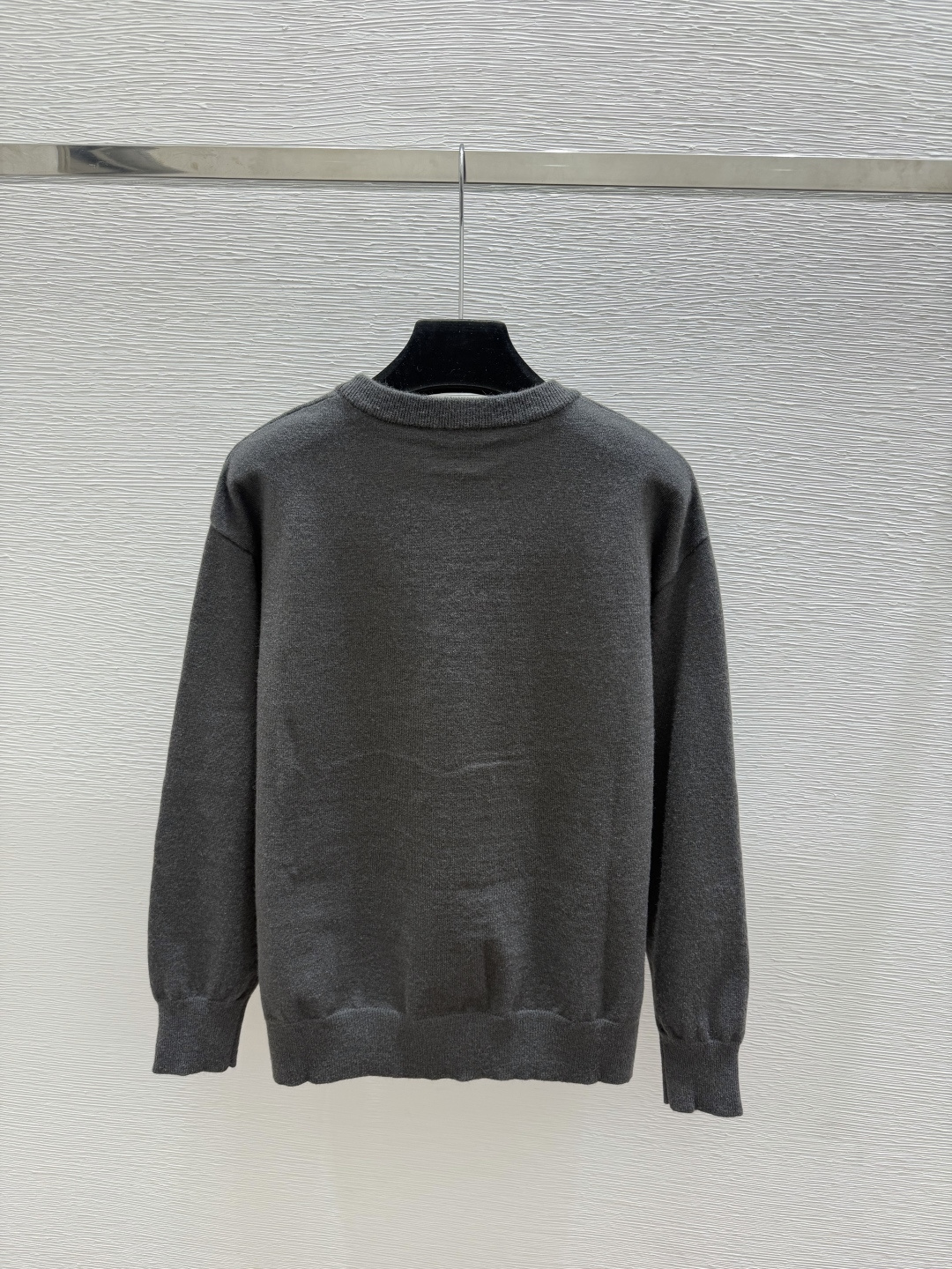 🆕LO家🆕  早秋新款  撞色简约圆领针织长袖 颜色：酒红 灰色 尺码：36.38.40      