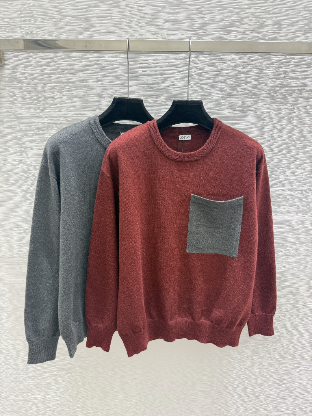 🆕LO家🆕  早秋新款  撞色简约圆领针织长袖 颜色：酒红 灰色 尺码：36.38.40      