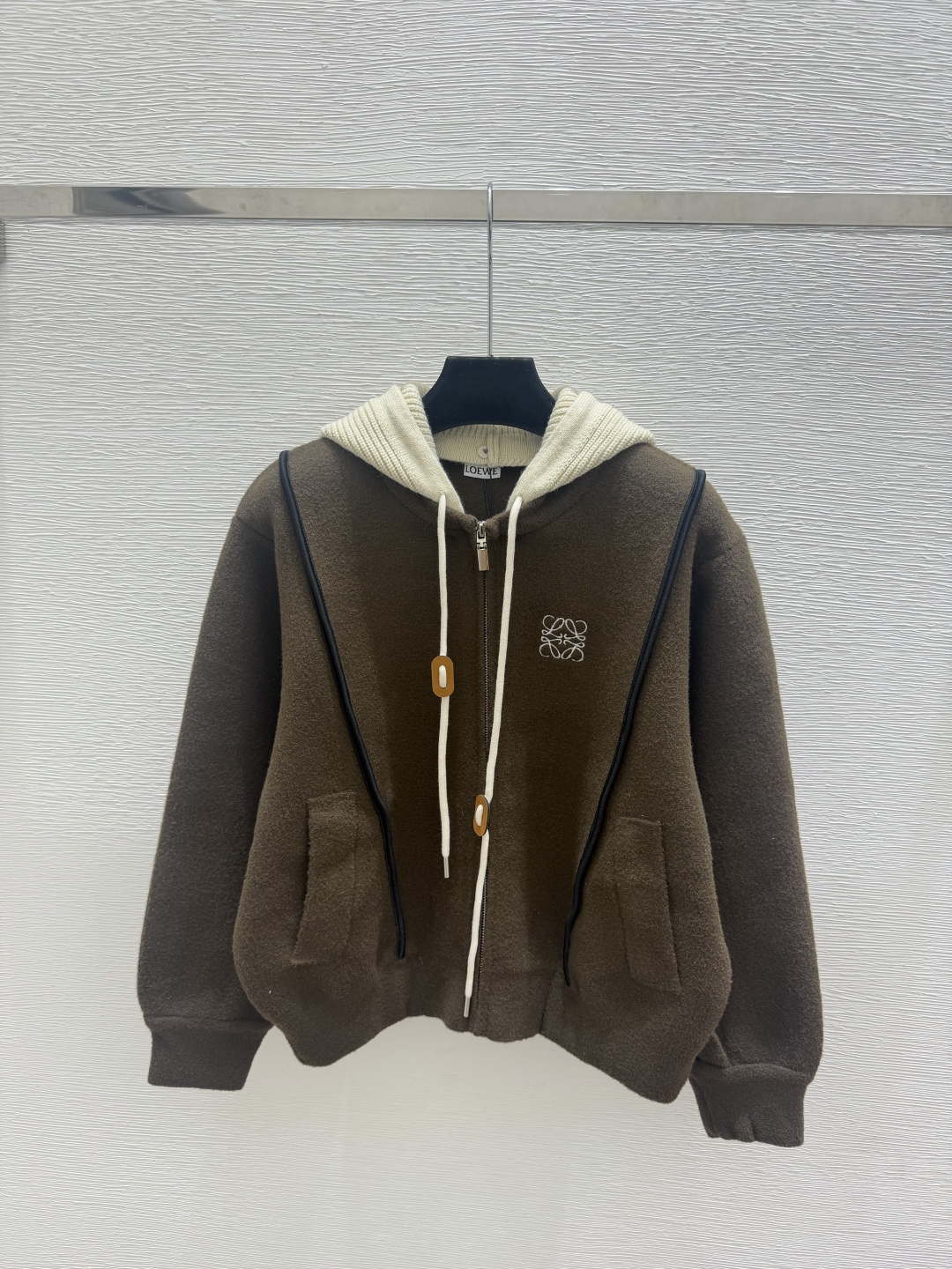 🆕LO家🆕  早秋新款  撞色连帽针织长袖开衫 颜色：杏色 咖啡 尺码：36.38.40      