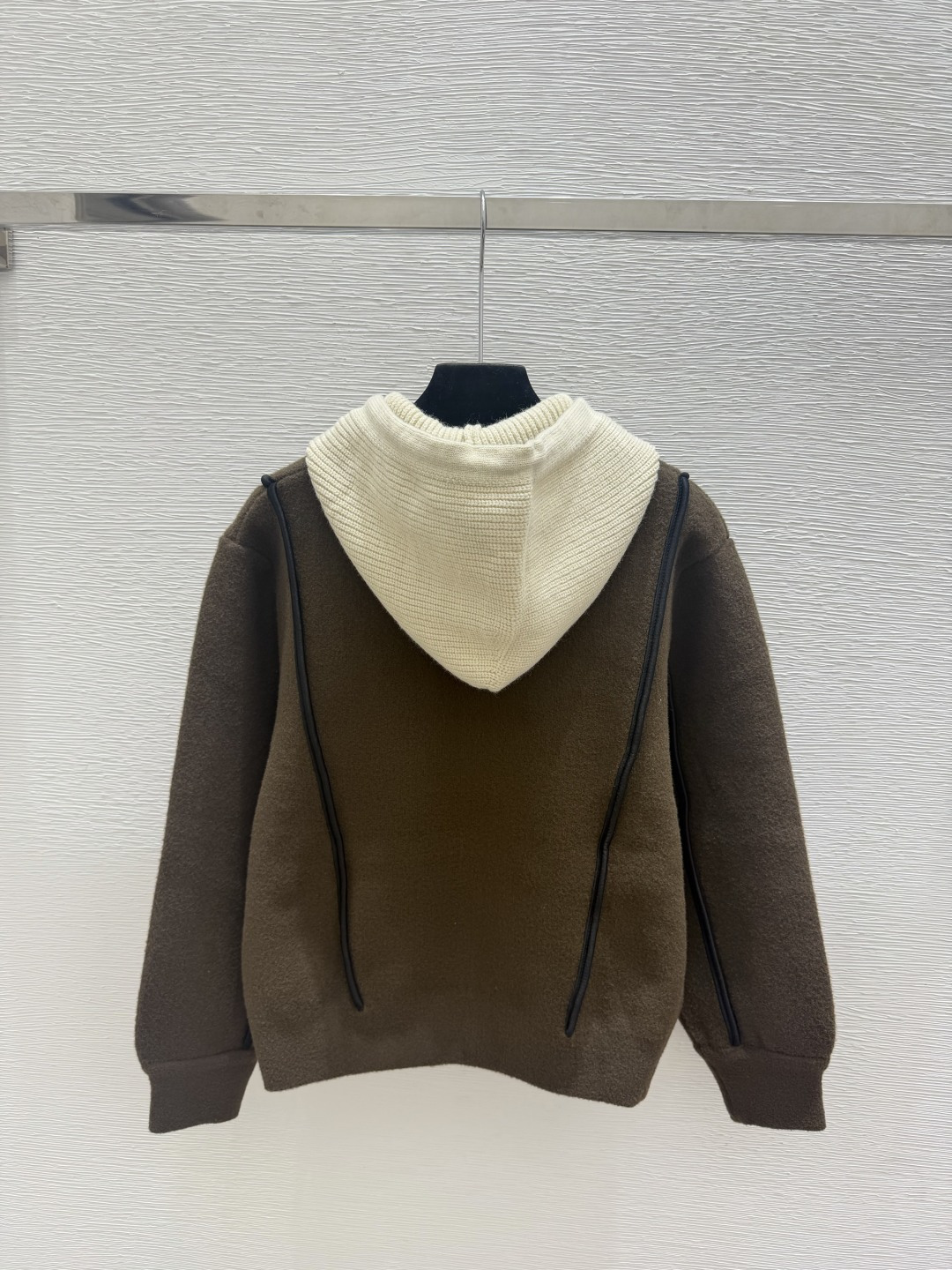🆕LO家🆕  早秋新款  撞色连帽针织长袖开衫 颜色：杏色 咖啡 尺码：36.38.40      