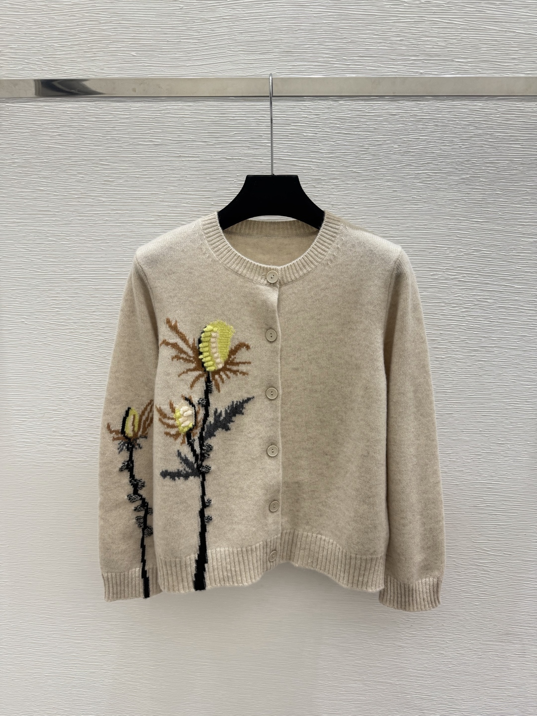 🆕ER家🆕  早秋新款  撞色花卉圆领针织长袖开衫 颜色：杏色 蓝色 尺码：36.38.40      