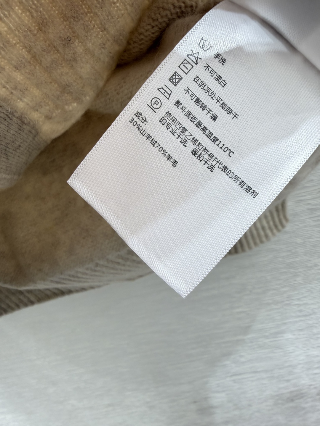 🆕ER家🆕  早秋新款  撞色花卉圆领针织长袖开衫 颜色：杏色 蓝色 尺码：36.38.40      