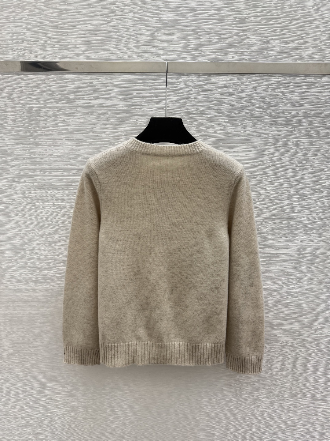 🆕ER家🆕  早秋新款  撞色花卉圆领针织长袖开衫 颜色：杏色 蓝色 尺码：36.38.40      