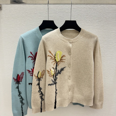 🆕ER家🆕 早秋新款 撞色花卉圆领针织长袖开衫 颜色:杏色 蓝色 尺码:36.38.40 🆕ER家🆕 早秋新款 撞色花卉圆领针织长袖开衫 颜色:杏色 蓝色 尺码:36.38.40