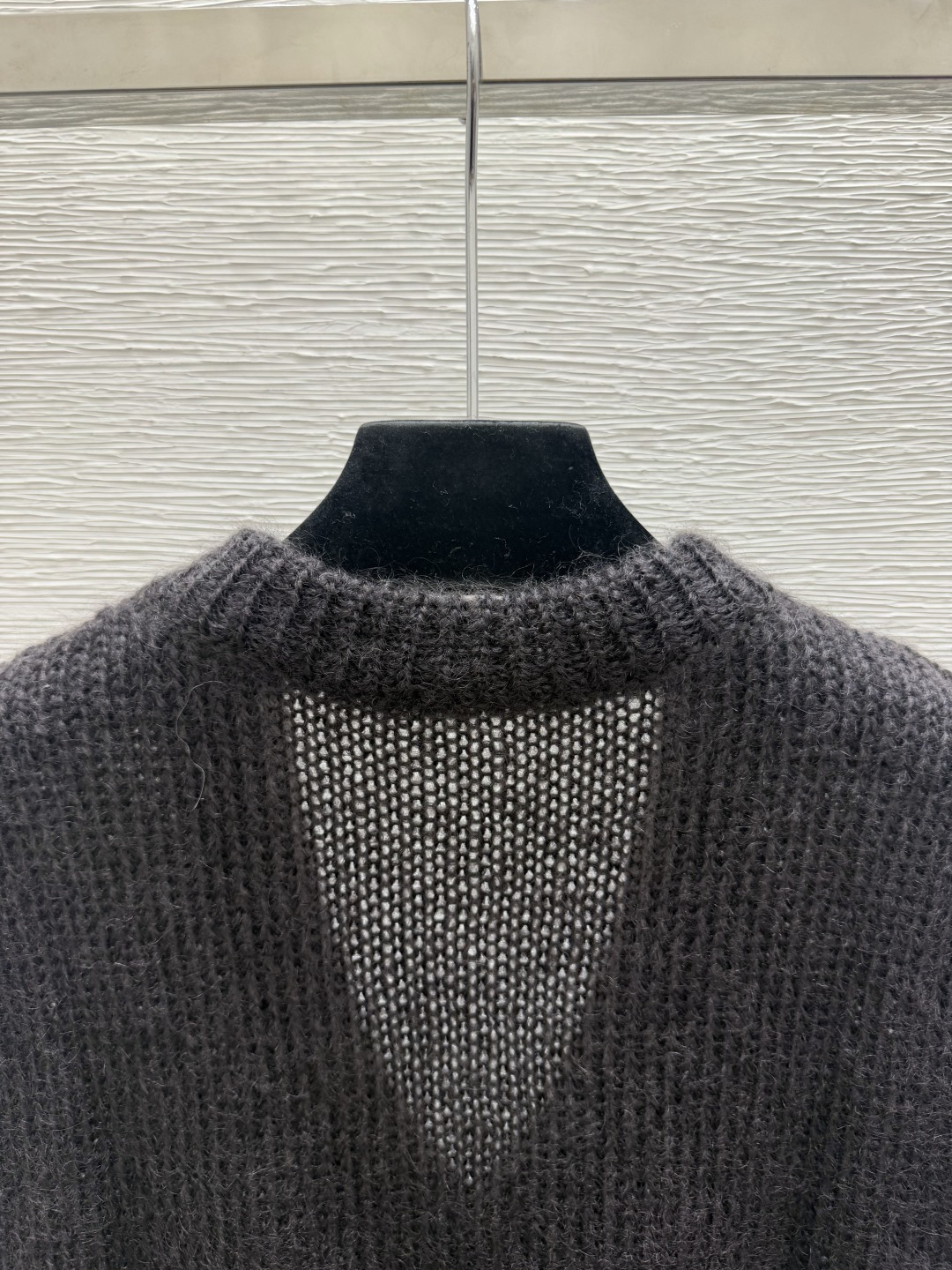 🆕BC家🆕  早秋新款  纯色简约V领针织背心 颜色：黑色 尺码：36.38.40      
