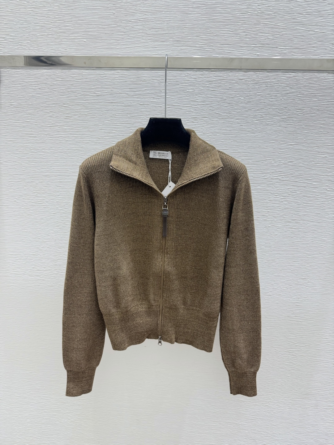 🆕BC家🆕  早秋新款  纯色简约翻领针织长袖开衫 颜色：灰色 咖啡 尺码：36.38.40      