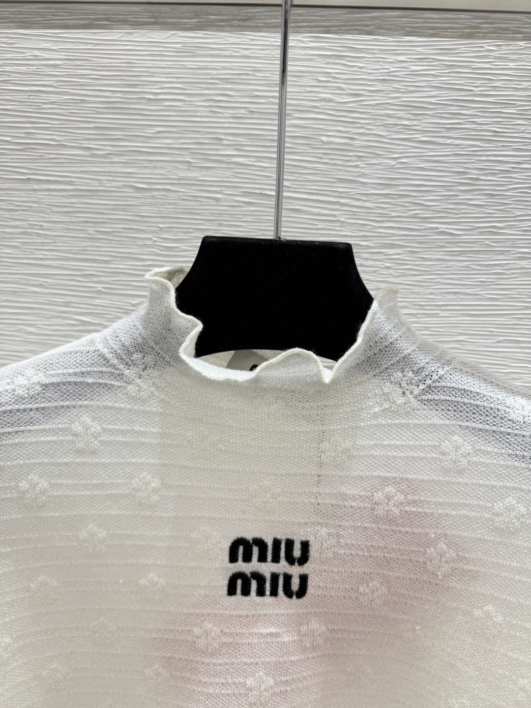 🆕M家🆕  早秋新款  纯色简约高领针织长袖 颜色：白色  尺码：36.38.40      