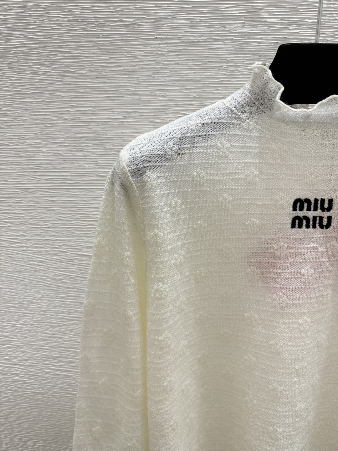 🆕M家🆕  早秋新款  纯色简约高领针织长袖 颜色：白色  尺码：36.38.40      
