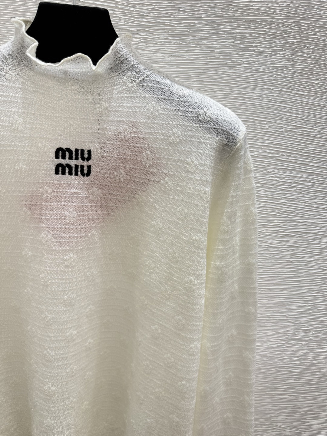 🆕M家🆕  早秋新款  纯色简约高领针织长袖 颜色：白色  尺码：36.38.40      