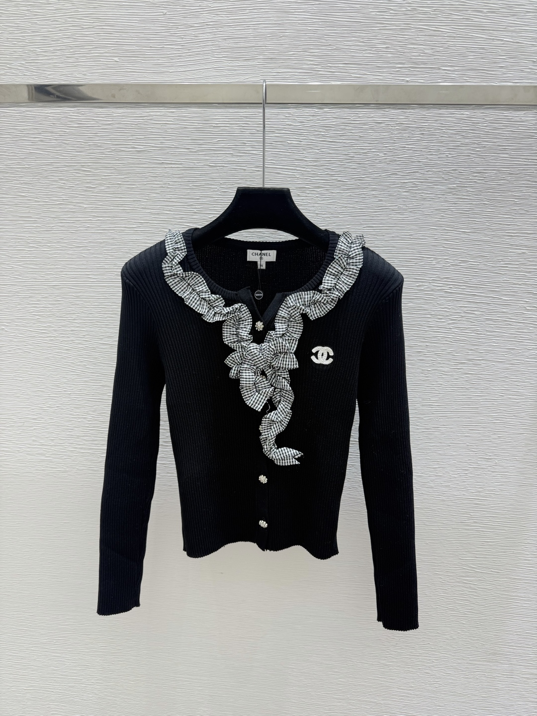 🆕CH家🆕  早秋新款  撞色花边圆领针织长袖 颜色：白色 黑色 尺码：36.38.40      