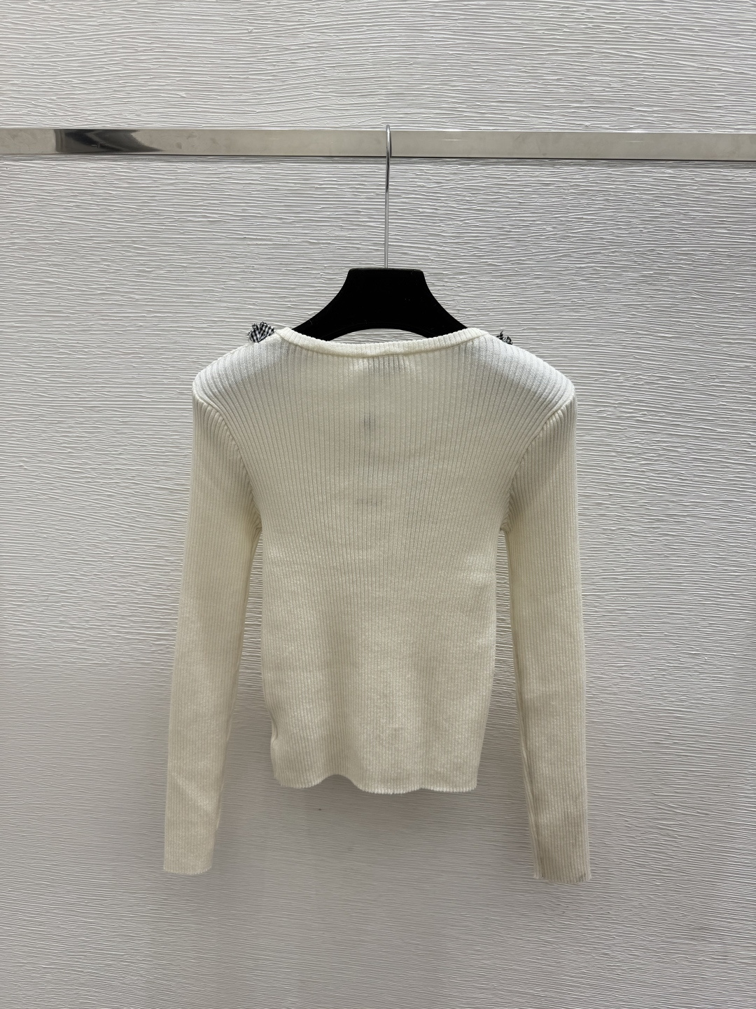 🆕CH家🆕  早秋新款  撞色花边圆领针织长袖 颜色：白色 黑色 尺码：36.38.40      