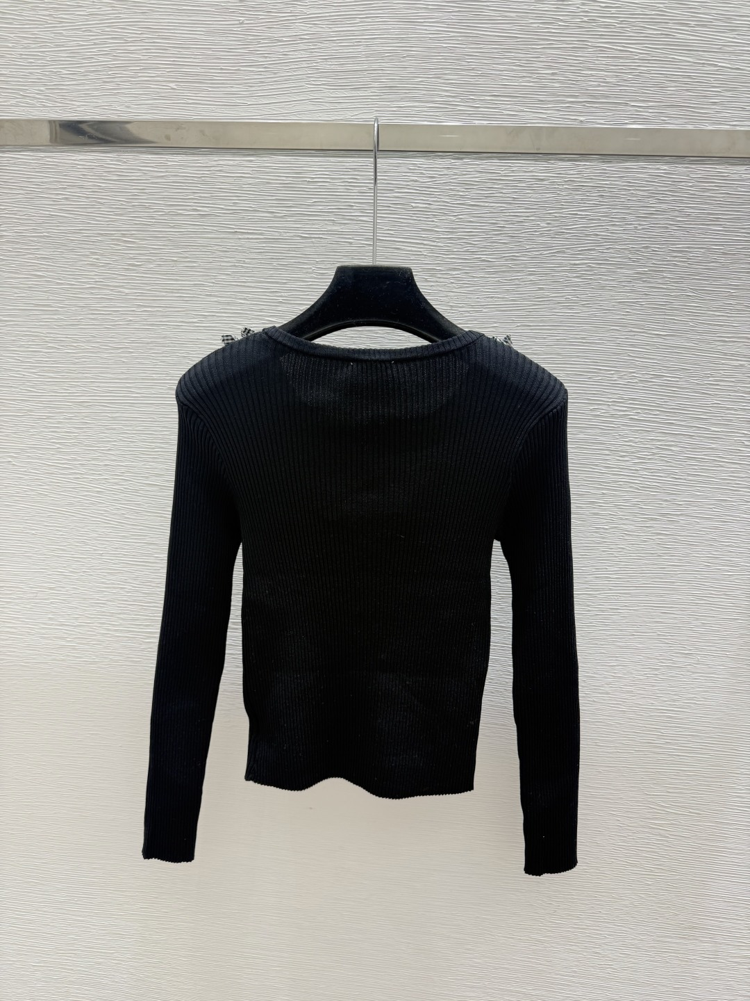 🆕CH家🆕  早秋新款  撞色花边圆领针织长袖 颜色：白色 黑色 尺码：36.38.40      