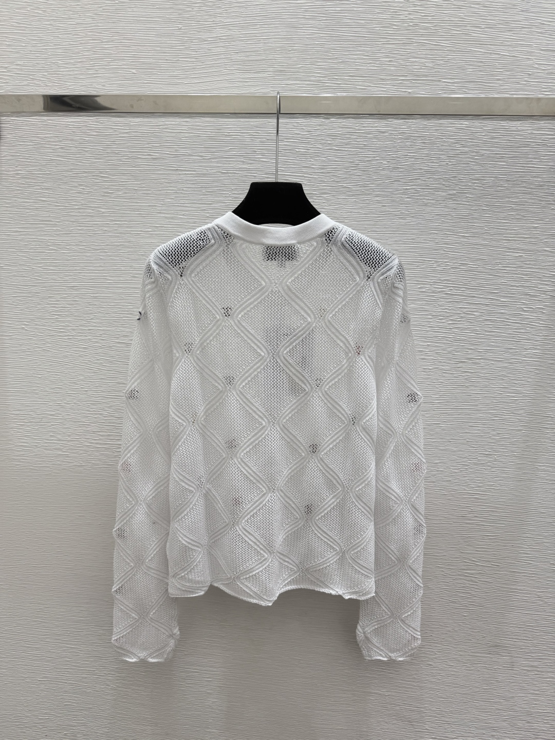 🆕CH家🆕  早秋新款  撞色简约圆领针织长袖开衫 颜色：白色  尺码：36.38.40      