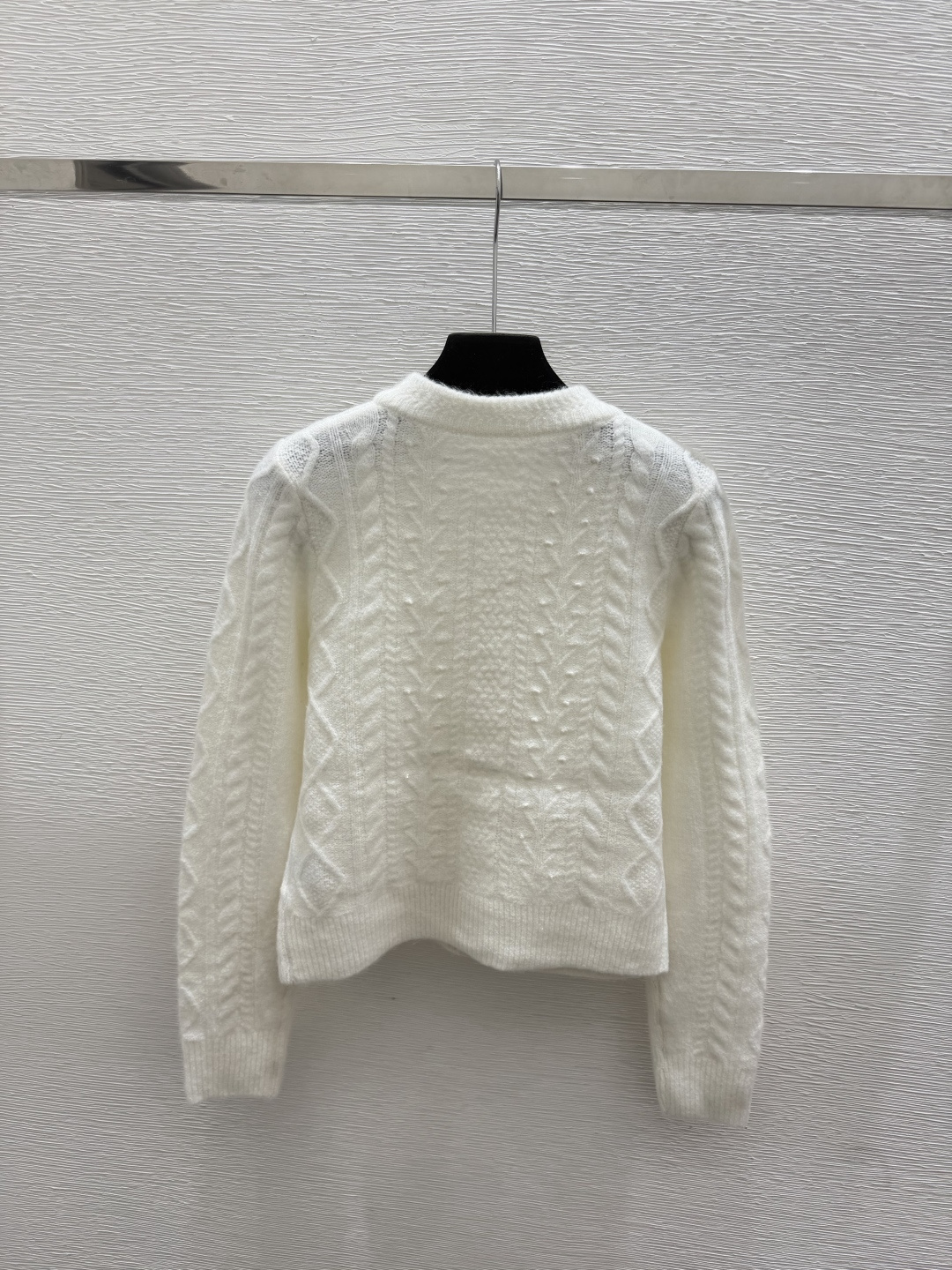 🆕CH家🆕  早秋新款  纯色简约圆领针织长袖开衫 颜色：白色 黑色 尺码：36.38.40      