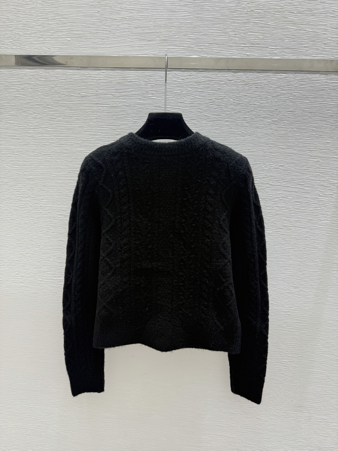 🆕CH家🆕  早秋新款  纯色简约圆领针织长袖开衫 颜色：白色 黑色 尺码：36.38.40      