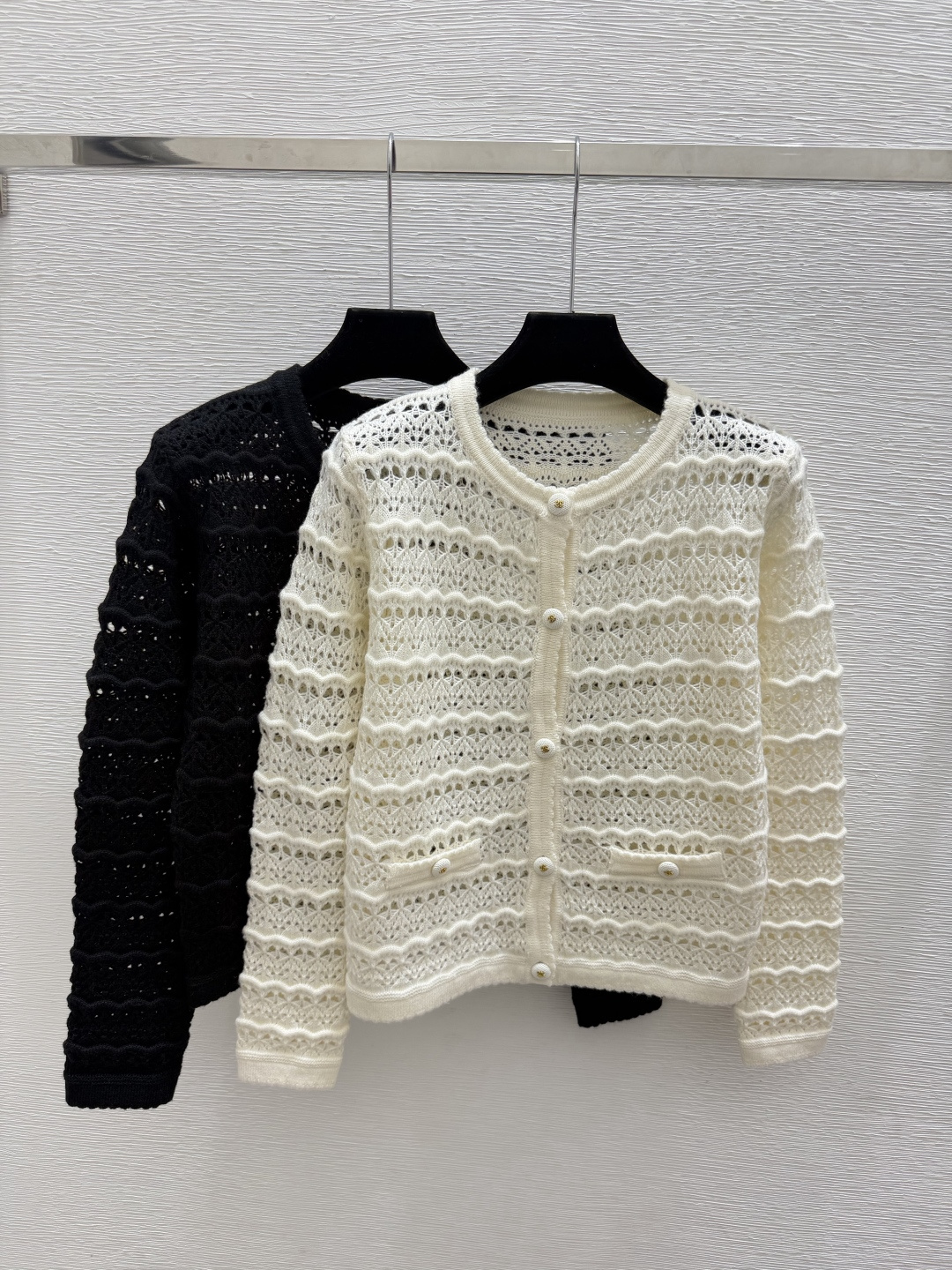 🆕CH家🆕  早秋新款  纯色简约圆领针织套装 颜色：白色 黑色 尺码：36.38.40      