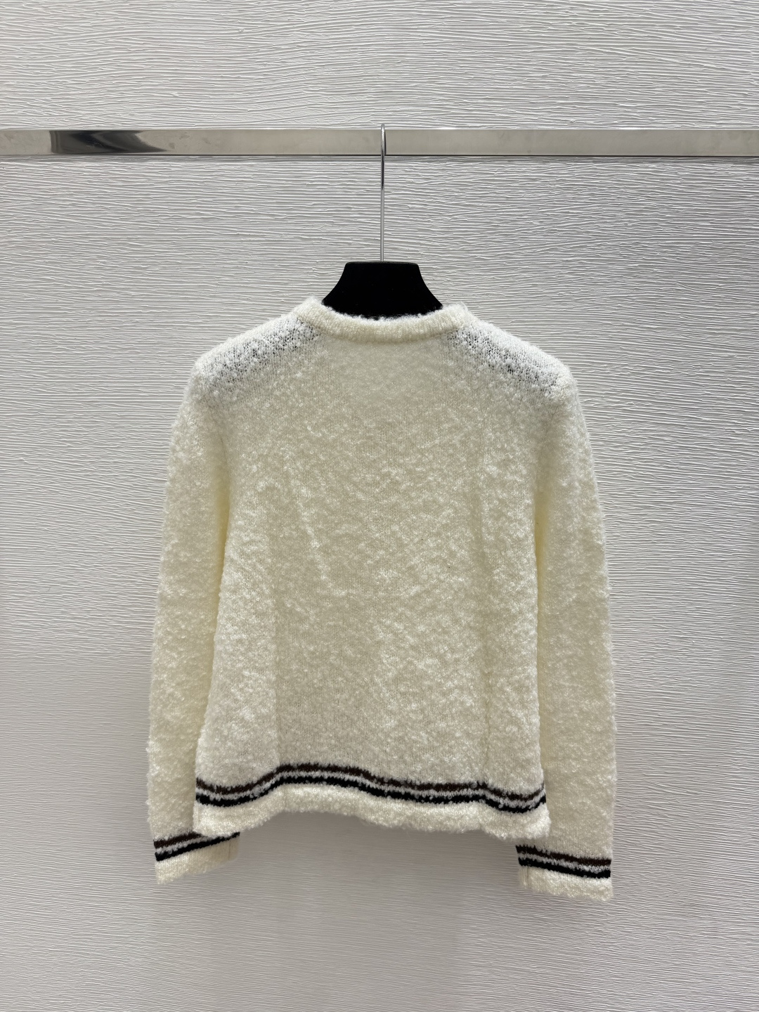 🆕CH家🆕  早秋新款  撞色简约圆领针织长袖开衫 颜色：白色  尺码：36.38.40      