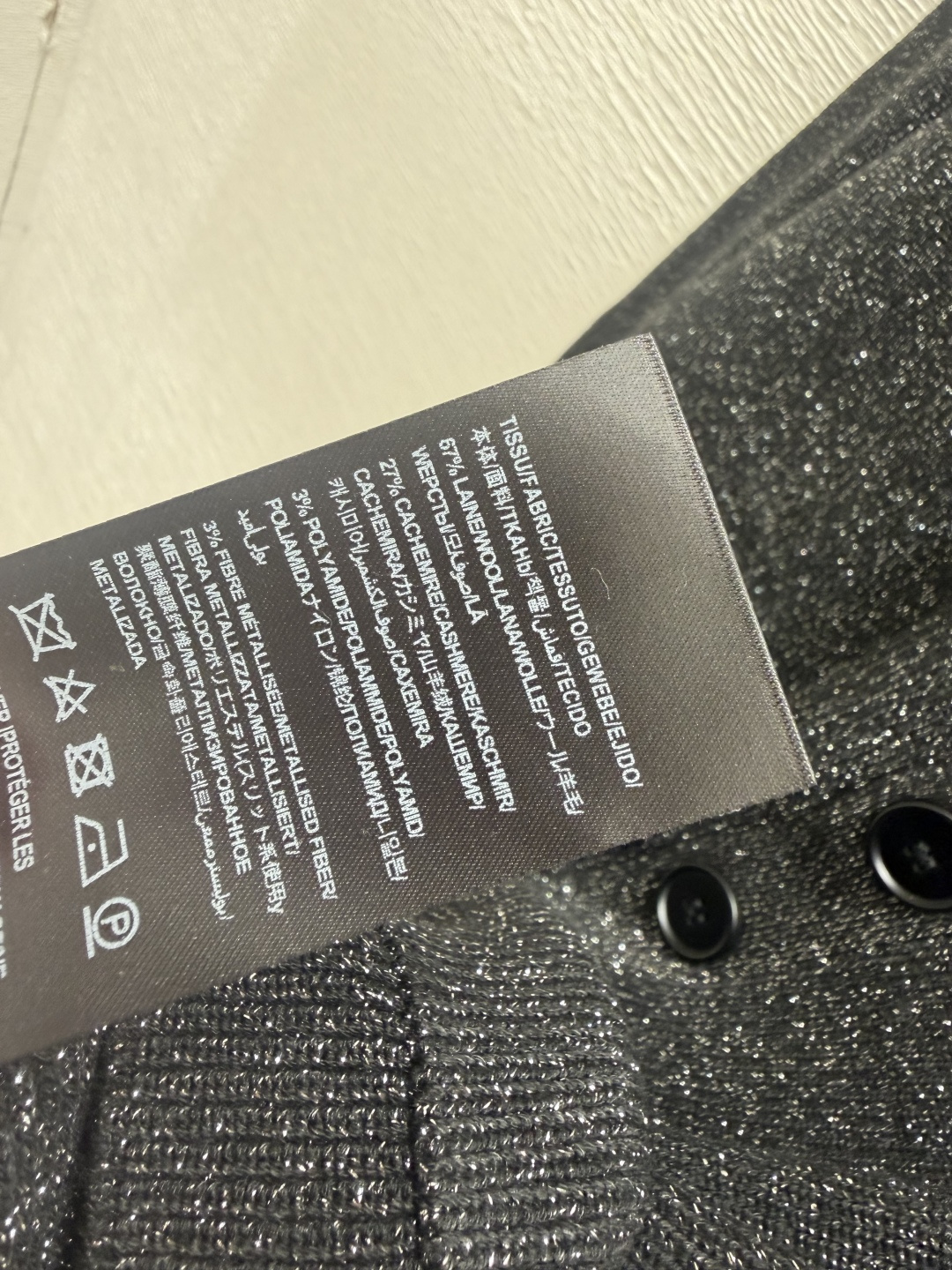 🆕Y家🆕  早秋新款 纯色简约V领针织长袖开衫 颜色：黑色 尺码：36.38.40      
