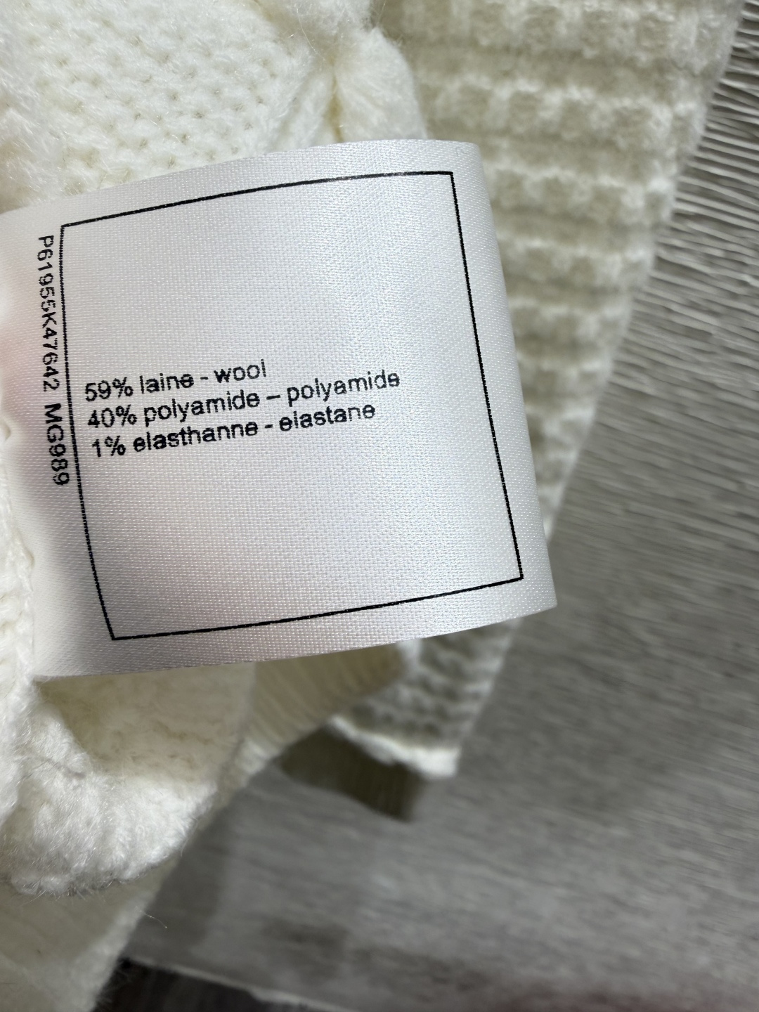 🆕CH家🆕  早秋新款 纯色简约圆领针织长袖开衫 颜色：白色 粉色 黑色 尺码：36.38.40      