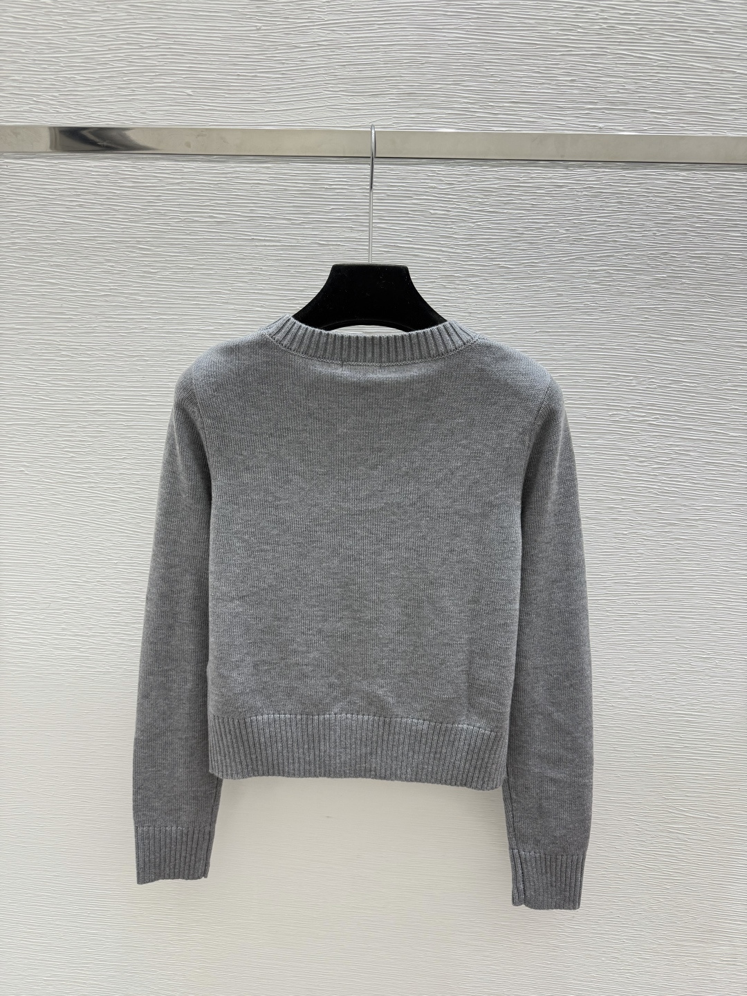 🆕CH家🆕  早秋新款 纯色蝴蝶结圆领针织长袖 颜色：灰色 尺码：36.38.40      