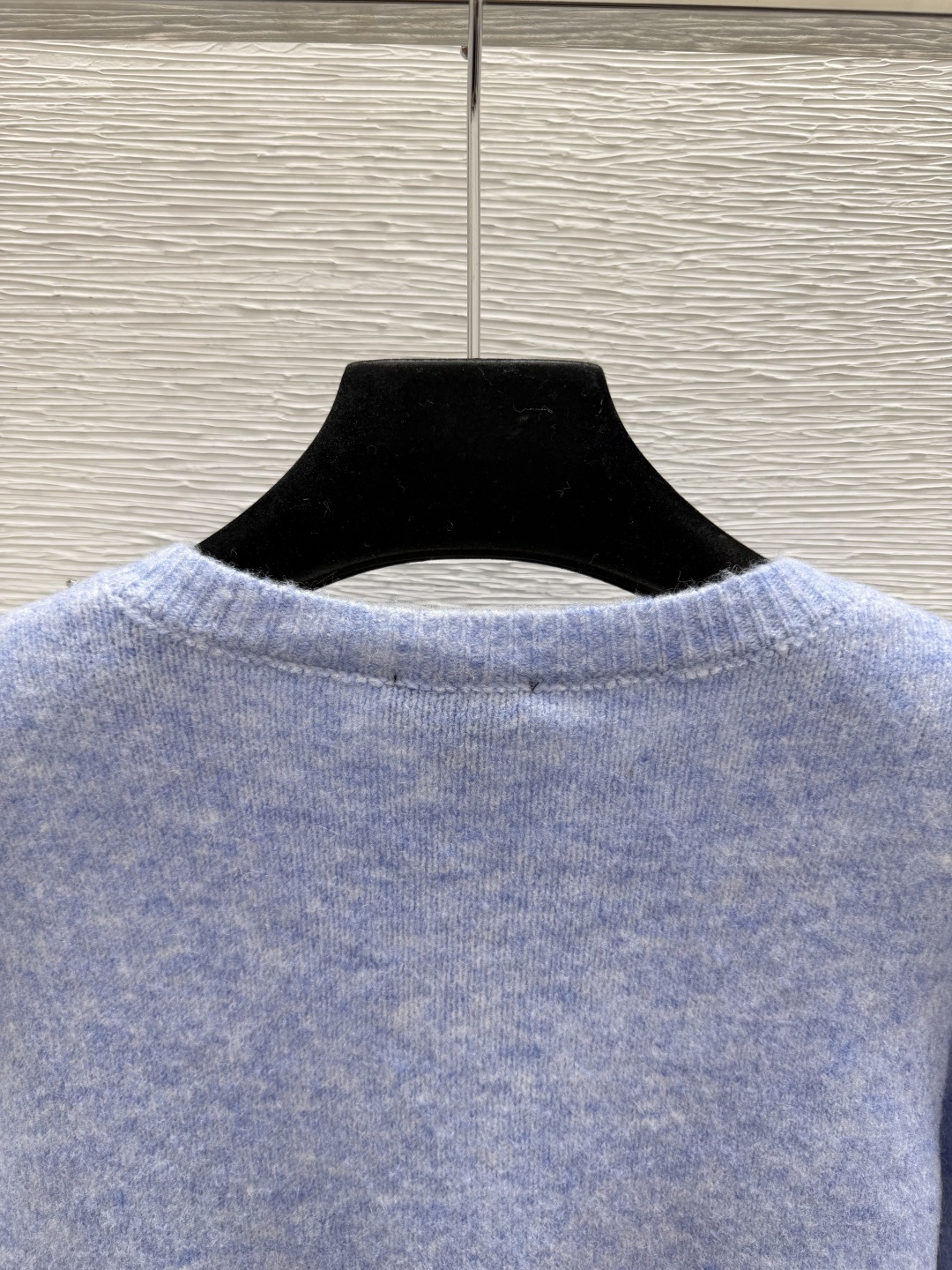 🆕CH家🆕  早秋新款 纯色珠片圆领针织长袖开衫 颜色：蓝色  尺码：36.38.40      