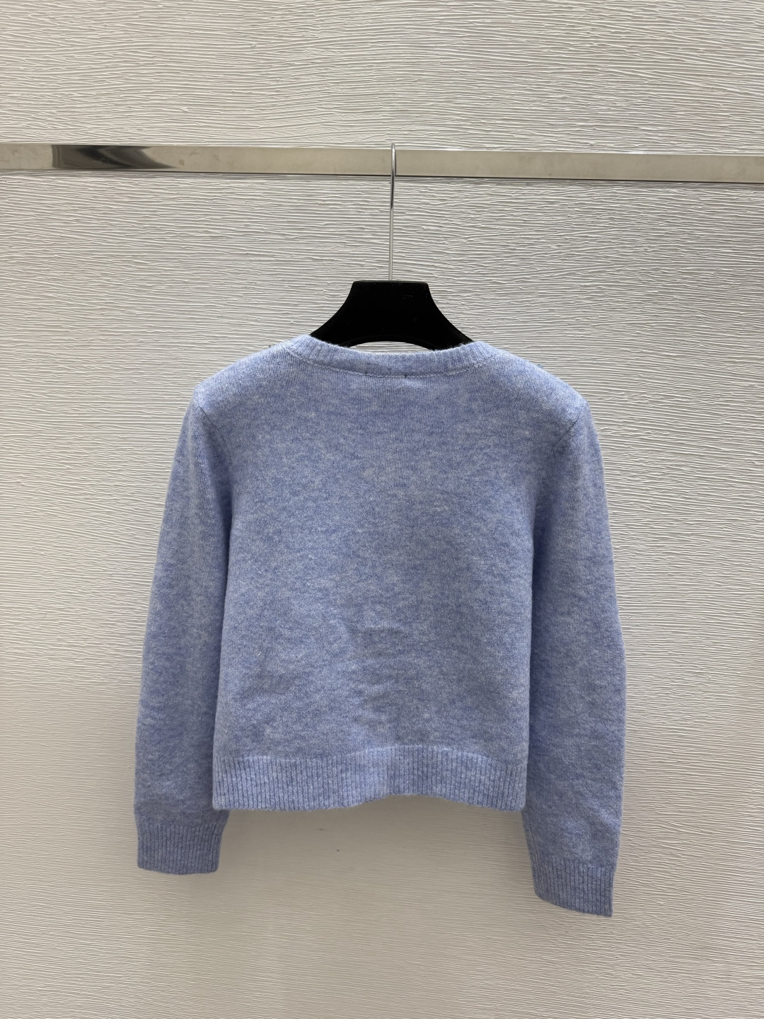 🆕CH家🆕  早秋新款 纯色珠片圆领针织长袖开衫 颜色：蓝色  尺码：36.38.40      