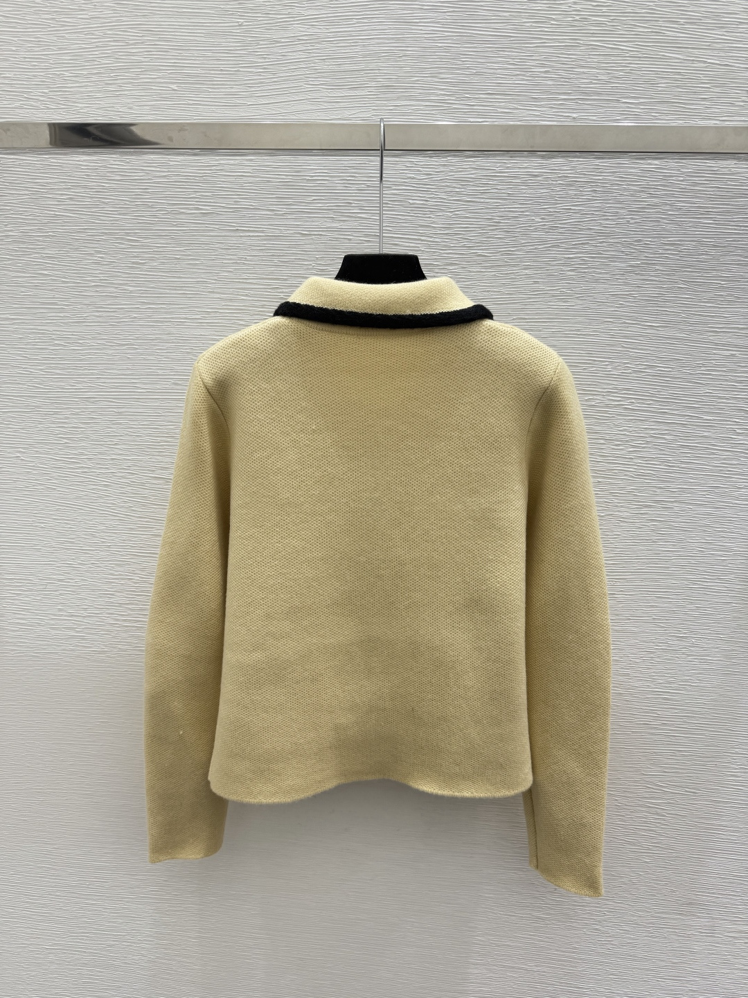 🆕CH家🆕  早秋新款 撞色翻领针织长袖开衫 颜色：黄色 黑色 尺码：36.38.40      
