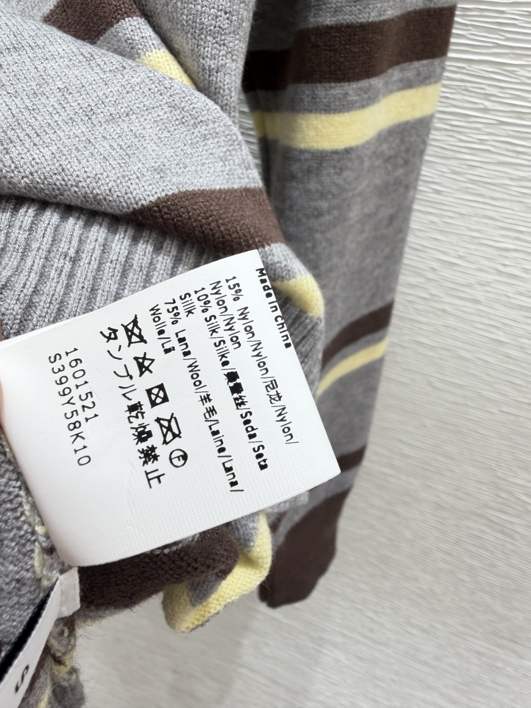 🆕LO家🆕  早秋新款 撞色条纹高领针织长袖开衫 颜色：灰色 咖啡 尺码：36.38.40      