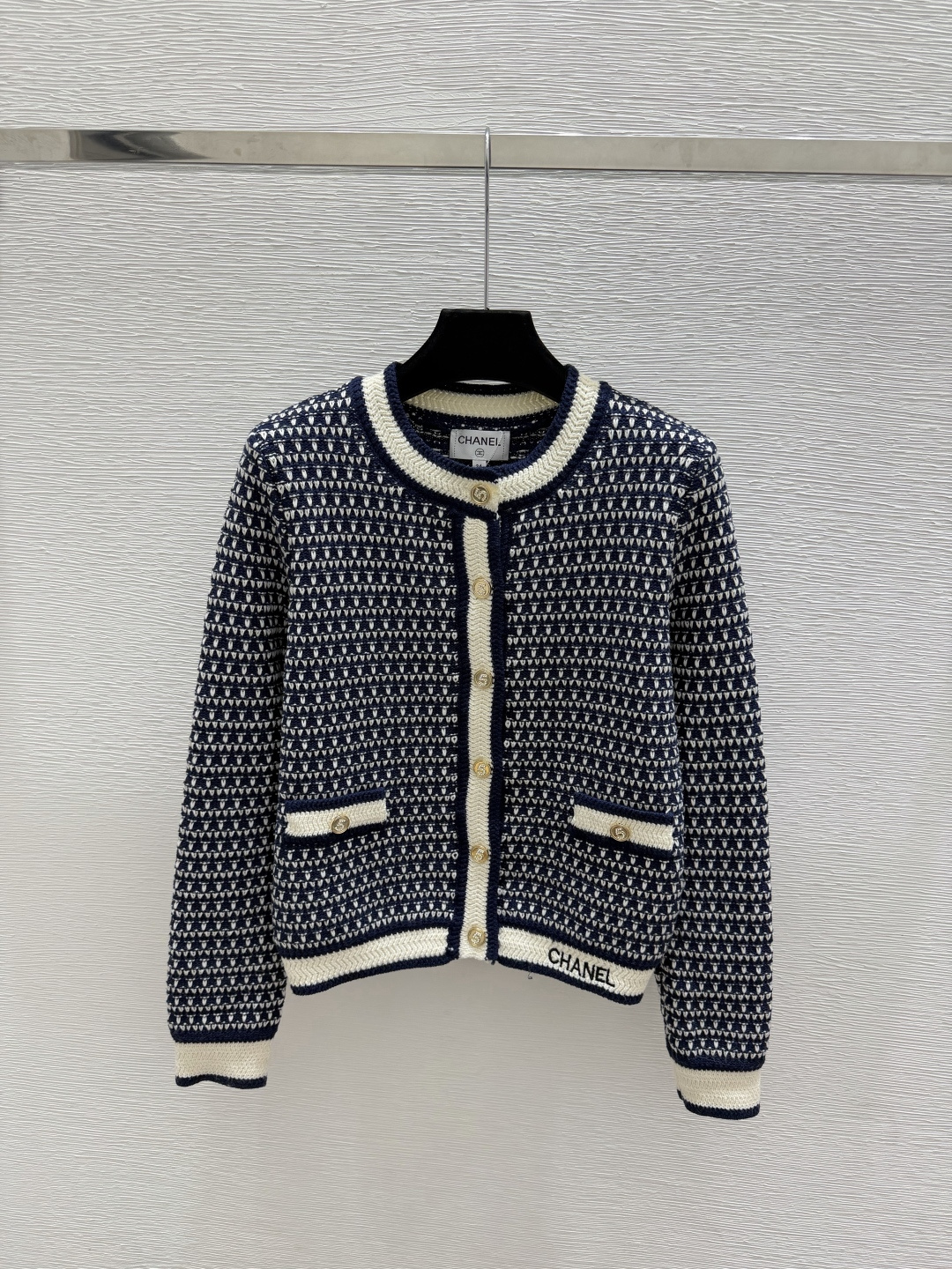 🆕CH家🆕  早秋新款 撞色简约圆领针织长袖开衫 颜色：卡其 宝蓝 尺码：36.38.40      