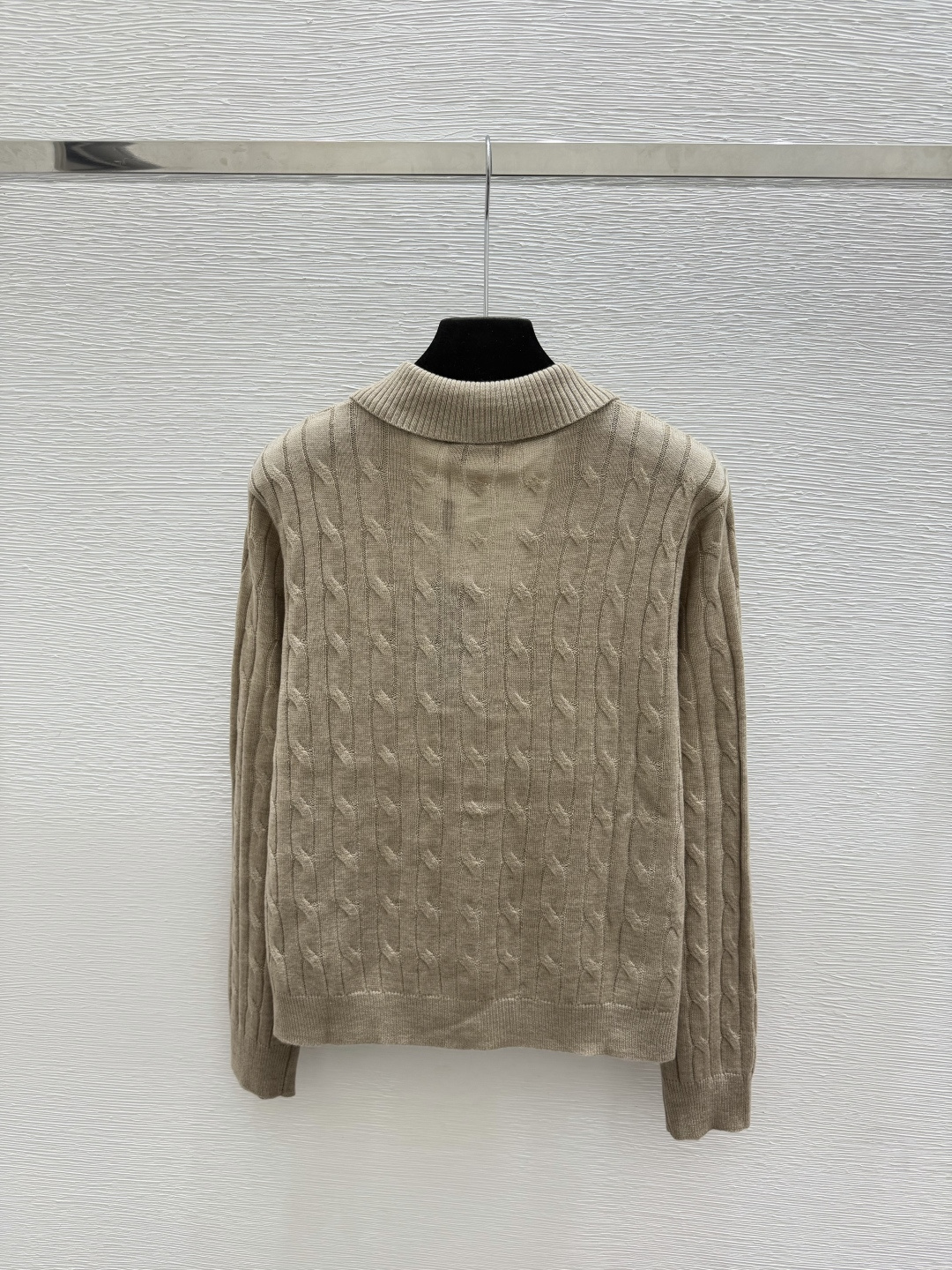 🆕Y家🆕  早秋新款 纯色简约V领针织长袖开衫 颜色：卡其 灰色 尺码：36.38.40      