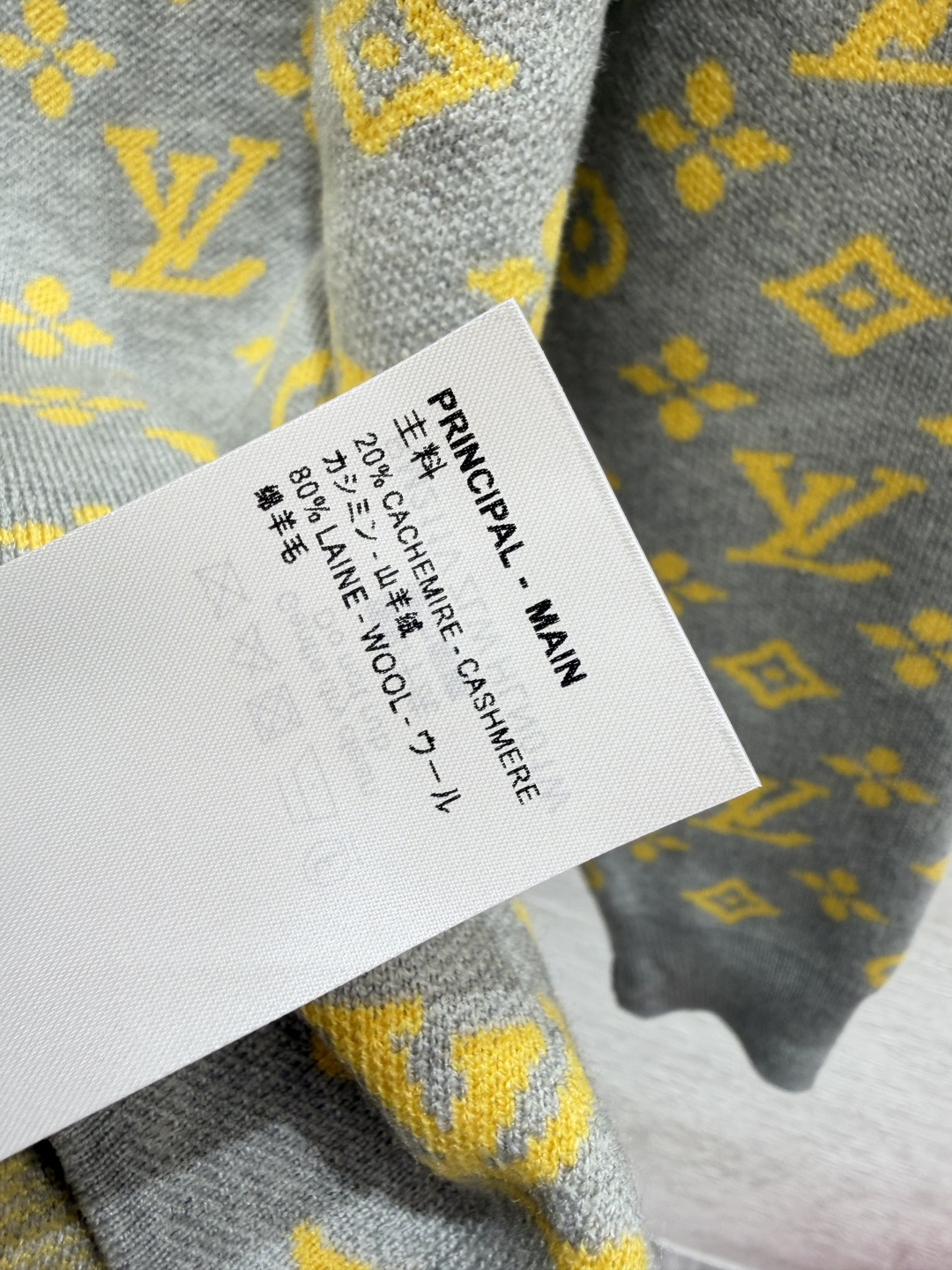 🆕L家🆕  早秋新款 撞色老花字母圆领针织长袖 颜色：灰色 尺码：36.38.40      